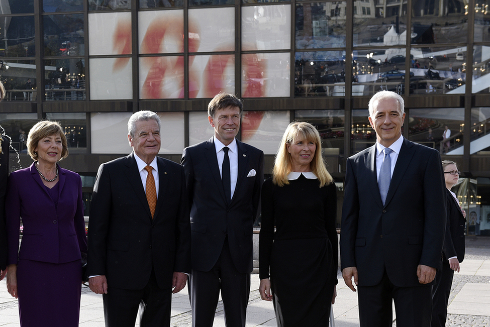 Bundespräsident Joachim Gauck und Daniela Schadt zusammen mit Sachsens Ministerpräsident Stanislaw Tillich und dem Landtagspräsidenten Matthias Rößler anlässlich der Erinnerung an die Friedliche Revolution