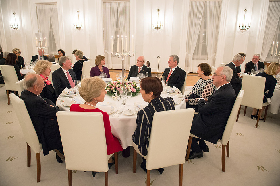 Bundespräsident Joachim Gauck beim Abendessen zu Ehren von Bundespräsident a.D. Roman Herzog anlässlich dessen 80. Geburtstages im Großen Saal von Schloss Bellevue