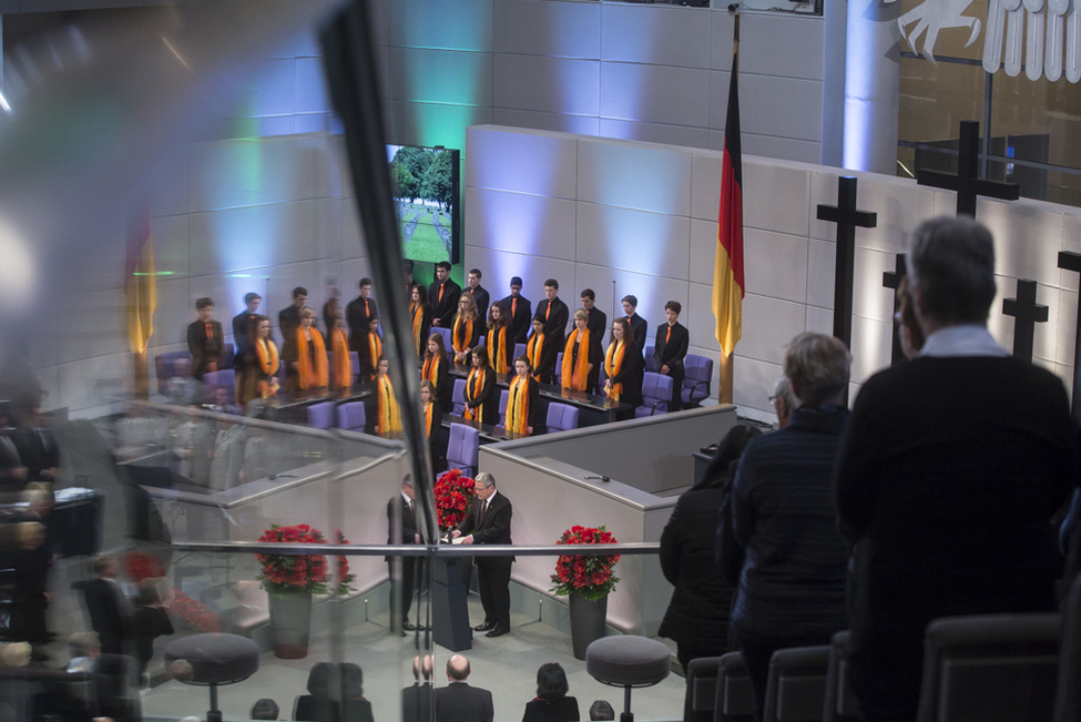 Bundespräsident Joachim Gauck hält eine Ansprache im Deutschen Bundestag bei der Gedenkstunde zum Volkstrauertag im Zeichen der Erinnerung an die mit dem Ersten Weltkrieg vor 100 Jahren einsetzenden Katastrophen der ersten Hälfte des 20. Jahrhunderts