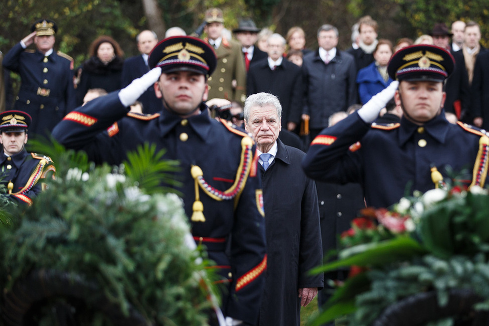 Bundespräsident Joachim Gauck gedenkt gemeinsam mit dem Präsidenten der Slowakischen Republik und dem Präsidenten der Republik Polen in Devín anlässlich seiner Reise nach Bratislava und Prag