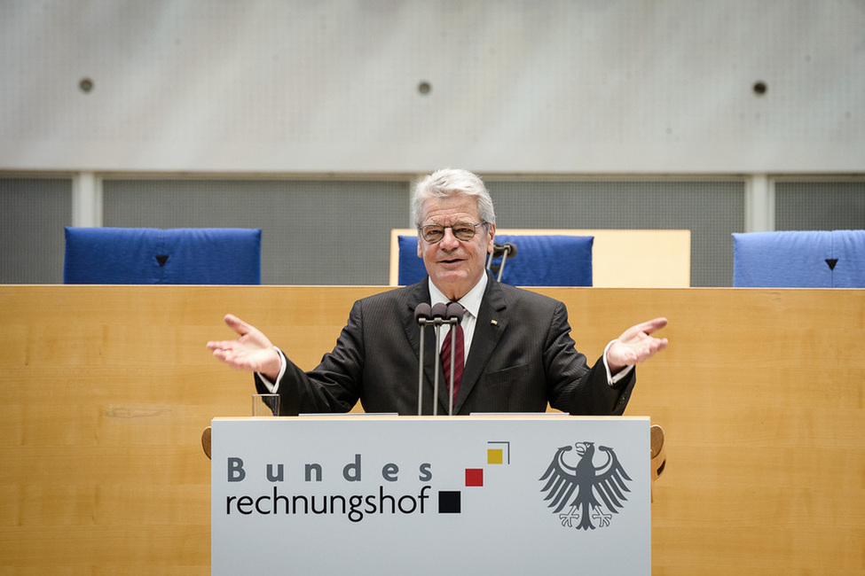 Bundespräsident Joachim Gauck hält eine Ansprache im ehemaligen Plenarsaal des Deutschen Bundestages in Bonn anlässlich des Festaktes '300 Jahre externe Finanzkontrolle'