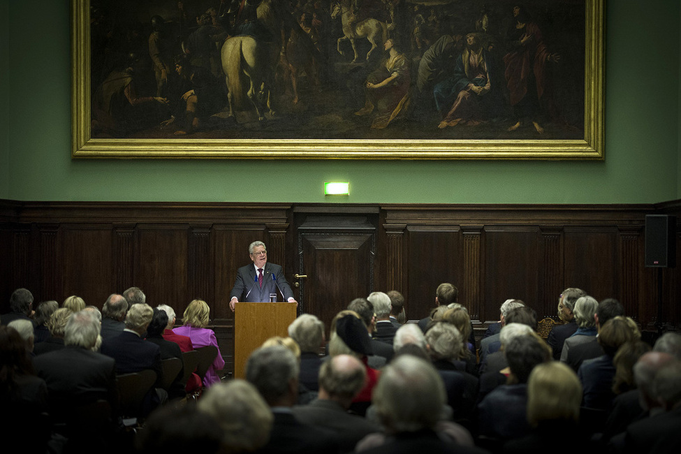 Bundespräsident Joachim Gauck hält eine Ansprache im Berliner Bode-Museum anlässlich der Verleihung des James Simon-Preises