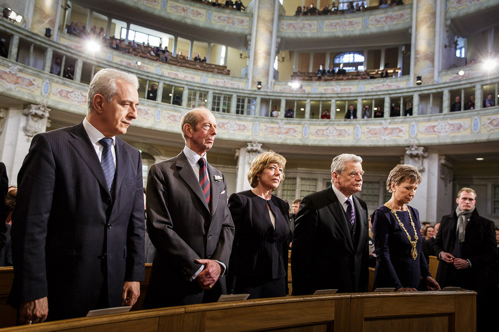 Bundespräsident Joachim Gauck und Daniela Schadt bei der Gedenkveranstaltung zum 70. Jahrestag der Zerstörung Dresdens in der Dresdener Frauenkirche