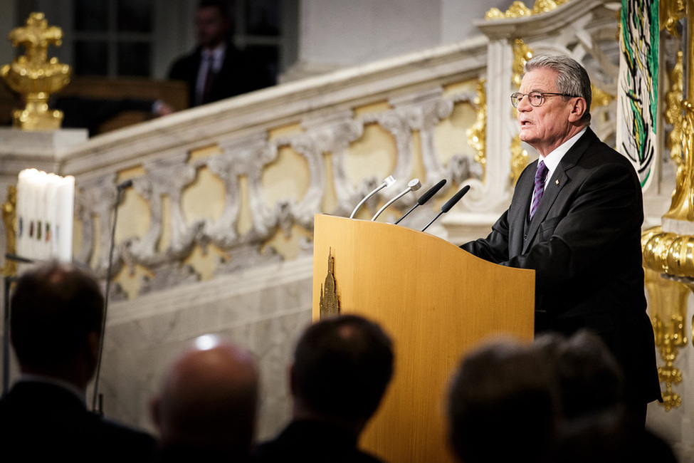 Bundespräsident Joachim Gauck hält eine Rede bei der Gedenkveranstaltung zum 70. Jahrestag der Zerstörung Dresdens