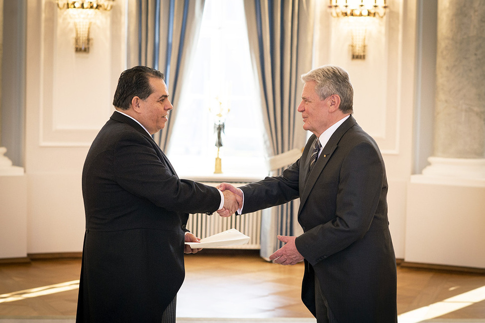 Bundespräsident Joachim Gauck empfängt das Beglaubigungsschreiben von Ramón Orlando Maniglia Ferreira aus der Bolivarischen Republik Venezuela