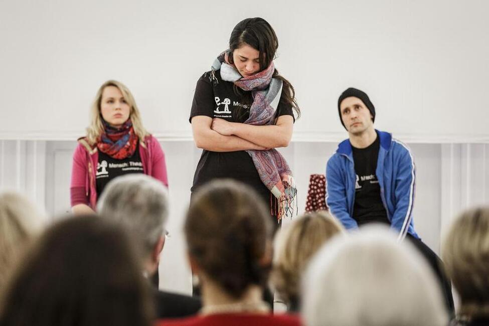 Szenen aus dem Jugendtheaterstück 'Mein Leben, meine Liebe, meine Ehre" der Theatergruppe 'Mensch: Theater!' im Rahmen eines Symposiums zum Internationalen Frauentag in Schloss Bellevue