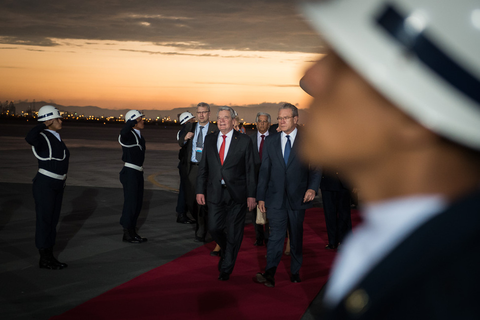 Bundespräsident Joachim Gauck bei seiner Ankunft auf dem Flughafen Jorge Chávez in Lima anlässlich des Staatsbesuchs in Peru