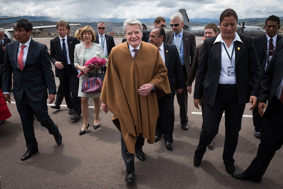 Bundespräsident Joachim Gauck und Daniela Schadt bei der Ankunft in Ayacucho anlässlich des Staatsbesuchs in Peru
