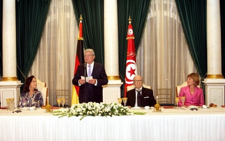 Bundespräsident Joachim Gauck hält eine Rede beim Staatsbankett, gegeben von Präsident Beji Caid Essebsi, im Palais Présidentiel de Carthage in Tunis anlässlich des Staatsbesuchs in der Tunesischen Republik