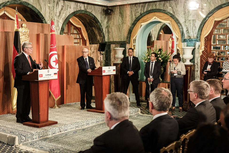 Bundespräsident Joachim Gauck bei der gemeinsamen Begegnung mit der Presse im Palais Présidentiel de Carthage in Tunis anlässlich des Staatsbesuchs in der Tunesischen Republik