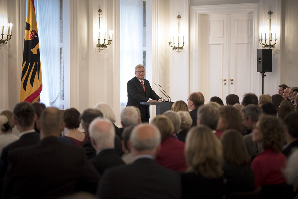 Bundespräsident Joachim Gauck hält bei einem Abend zur Würdigung der Kunst des literarischen Übersetzens eine Rede in Schloss Bellevue  