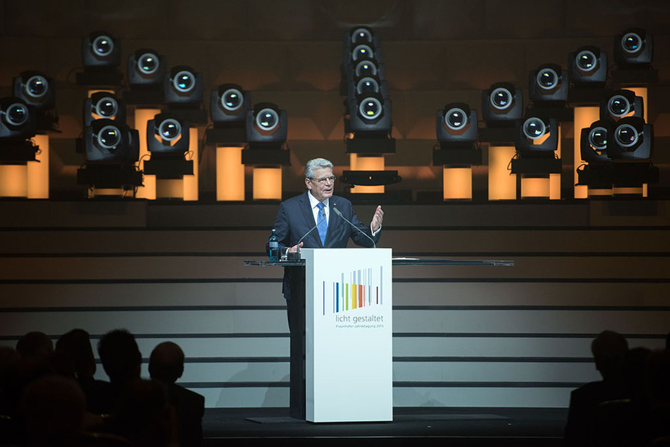 Bundespräsident Joachim Gauck hält eine Ansprache bei der Jahrestagung der Fraunhofer-Gesellschaft im Kurhaus Wiesbaden