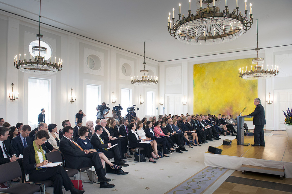 Bundespräsident Joachim Gauck hält eine Ansprache im Großen Saal anlässlich des Symposiums 'Wer ist wir'? in Schloss Bellevue 