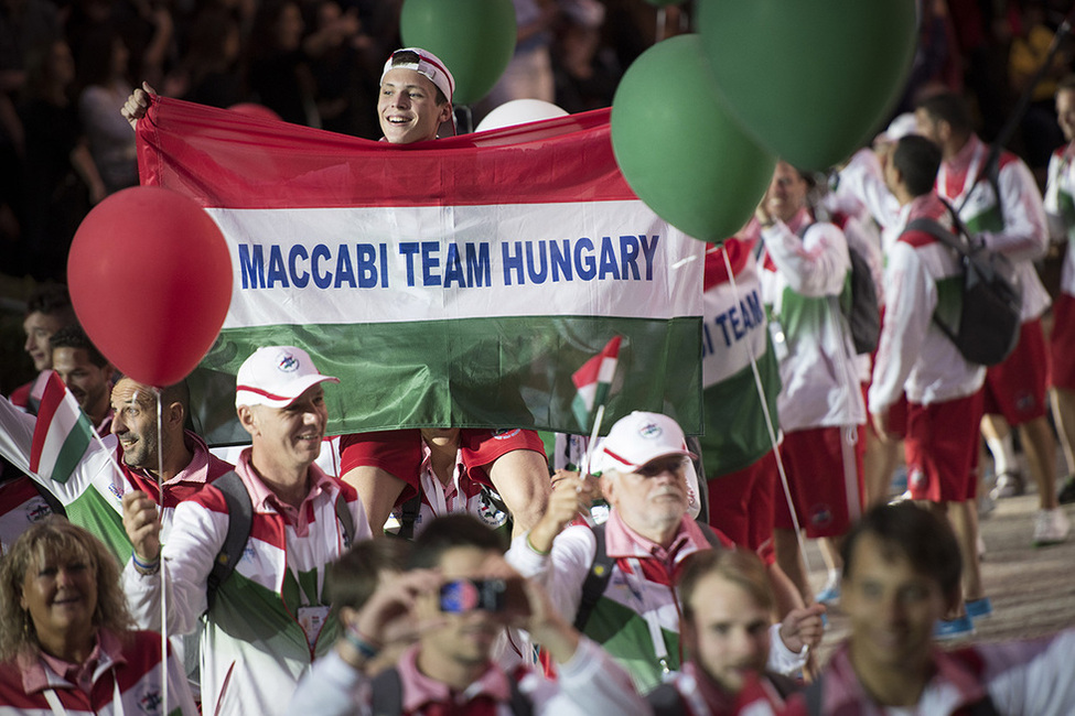 Einzug der Delegation von Sportlern aus Ungarn in der Waldbühne Berlin anlässlich der Eröffnungsfeier der European Maccabi Games 2015