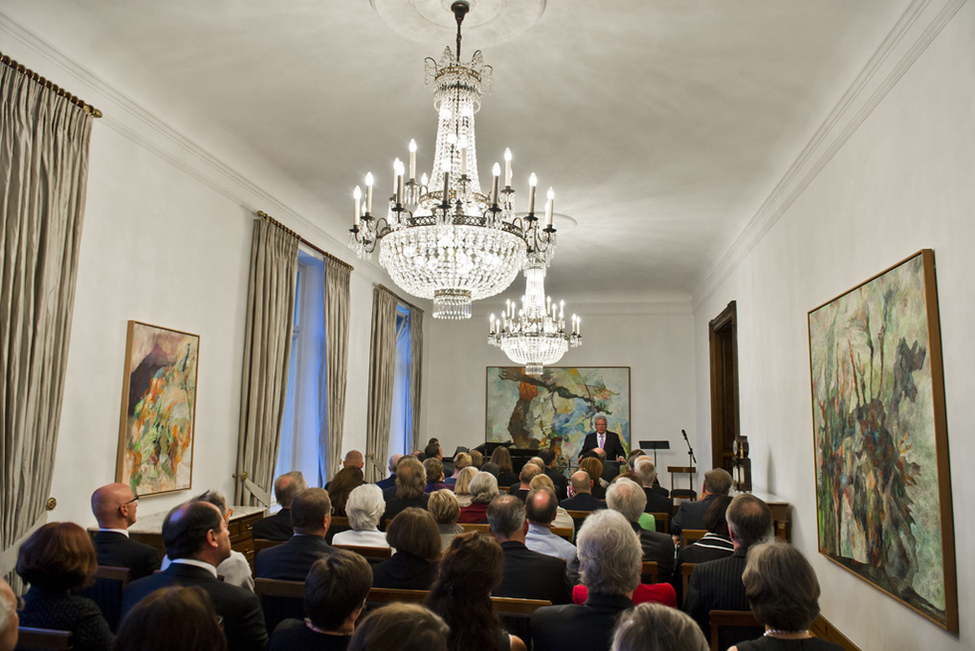 Bundespräsident Joachim Gauck hält eine Ansprache zur Eröffnung des Beethoven-Abends im Empfangssaal der Villa Hammerschmidt in Bonn