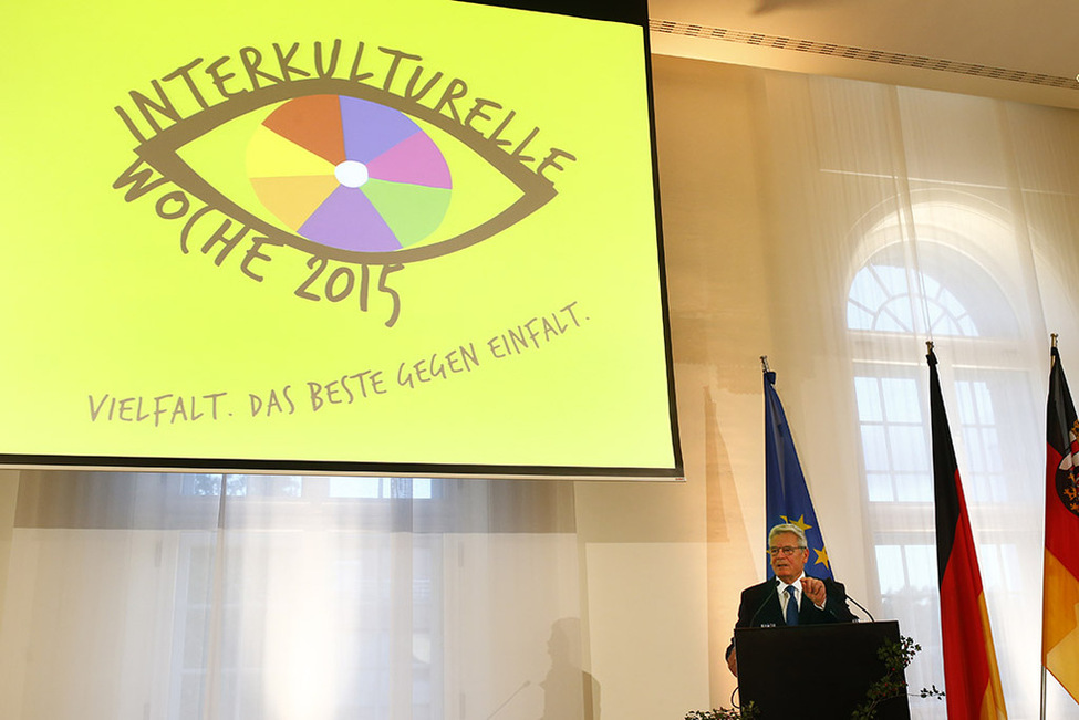 Bundespräsident Joachim Gauck hält zum Auftakt der 40. Interkulturellen Woche eine Rede im Festsaal der Staatskanzlei in Mainz