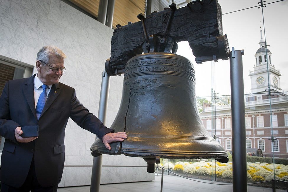 Bundespräsident Joachim Gauck besucht das Liberty Bell Center in Philadelphia während des offiziellen Besuchs in den USA