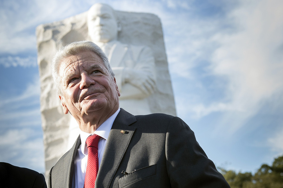 Bundespräsident Joachim Gauck besucht das Denkmal für Martin Luther King in Washington während des offiziellen Besuchs in den USA