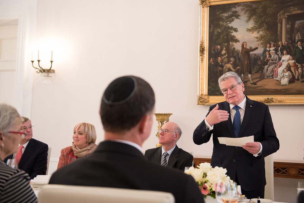 Bundespräsident Joachim Gauck hält eine Ansprache beim Mittagessen anlässlich einer gemeinsamen Sitzung der Präsidien der Knesset des Staates Israel und des Deutschen Bundestages im Schinkelsaal von Schloss Bellevue 