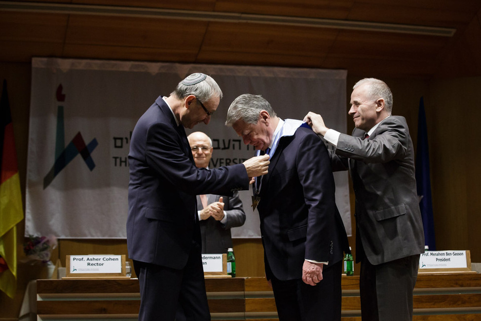 Bundespräsident Joachim Gauck erhält die Ehrendoktorwürde der Hebräischen Universität in Jerusalem während des Besuchs im Staate Israel