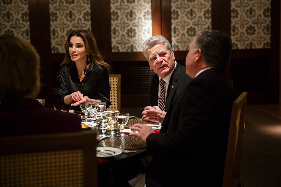 Bundespräsident Joachim Gauck im Austausch mit König Abdullah II. Ibn. Al-Hussein und Königin Rania beim Abendessen im Husseiniye Palast, anlässlich des offiziellen Besuchs im Haschemitischen Königreich Jordanien
