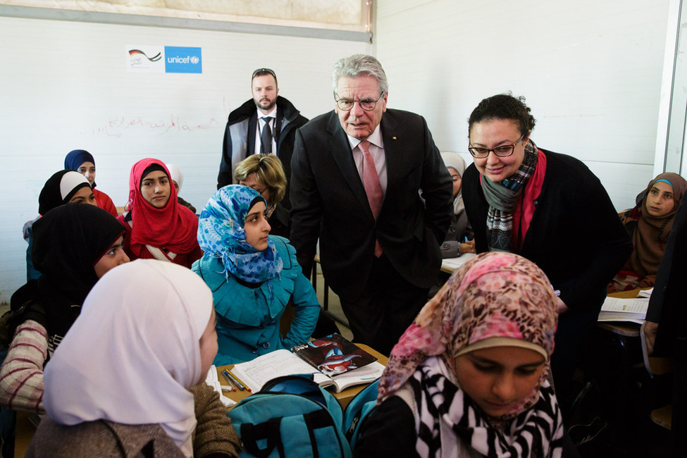 Bundespräsident Joachim Gauck besucht eine Schule im Flüchtlingslager des UNHCR in Azraq, anlässlich des offiziellen Besuchs im Haschemitischen Königreich Jordanien