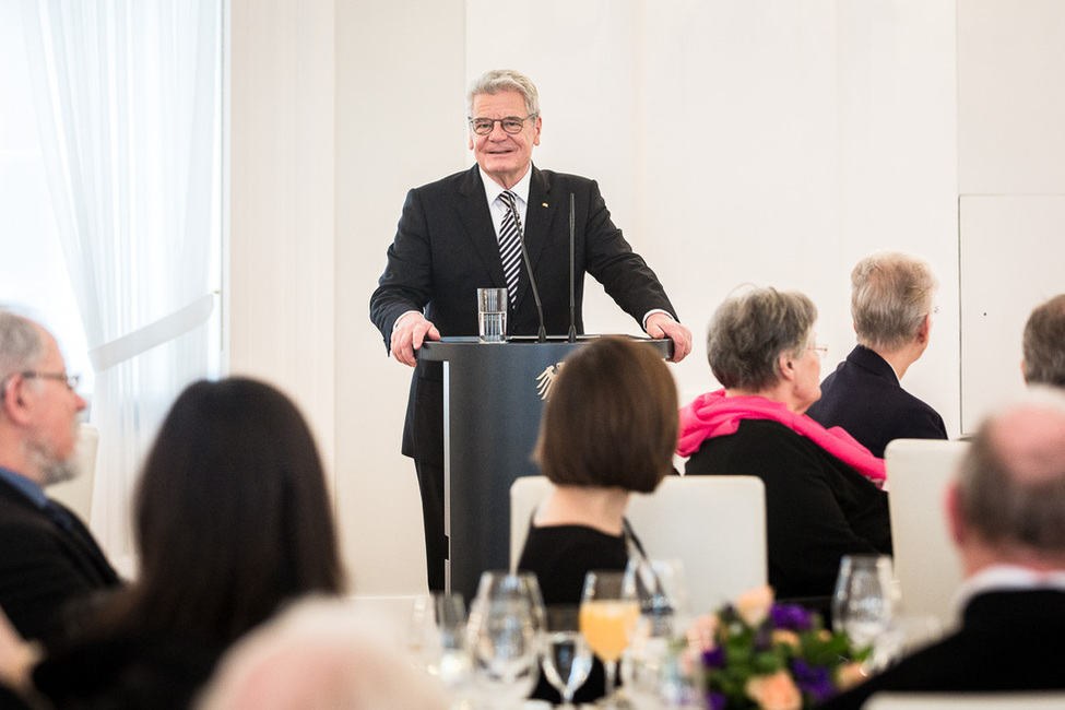 Bundespräsident Joachim Gauck bei einem Mittagessen im Großen Saal von Schloss Bellevue zu Ehren engagierter Bürgerinnen und Bürger anlässlich des Neujahrsempfangs des Bundespräsidenten 2016  
