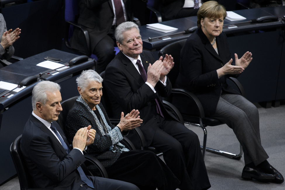 Bundespräsident Joachim Gauck in der Ehrenreihe neben Bundeskanzlerin Angela Merkel, Stanislaw Tillich und Ruth Klüger anlässlich der Gedenkstunde zum Tag des Gedenkens an die Opfer des Nationalsozialismus im Deutschen Bundestag in Berlin 