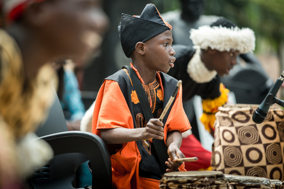 Junger Musiker im Freedom Park während einer Tanz- und Musikaufführung anlässlich des offiziellen Besuchs von Bundespräsident Joachim Gauck in Nigeria
