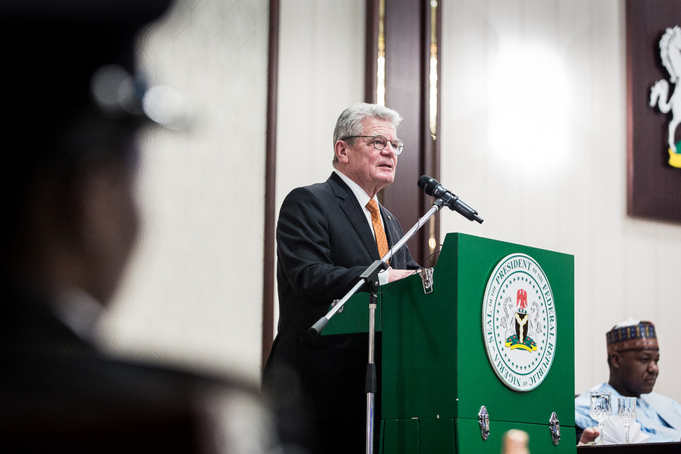 Bundespräsident Joachim Gauck hält eine Tischrede beim Abendessen zu seinen und Daniela Schadts Ehren im Presidential Banquett Hall im State House in Abuja anlässlich seines offiziellen Besuchs in Nigeria