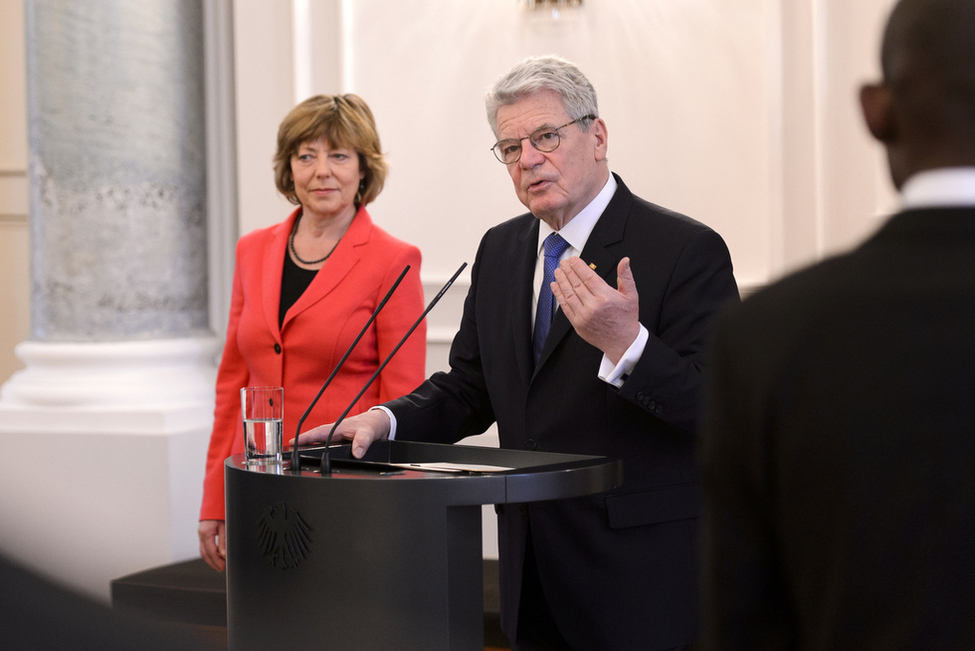 Bundespräsident Joachim Gauck hält eine Rede  im Langhanssaal anlässlich des Empfangs für Stipendiaten von 'Afrika kommt!' in Schloss Bellevue