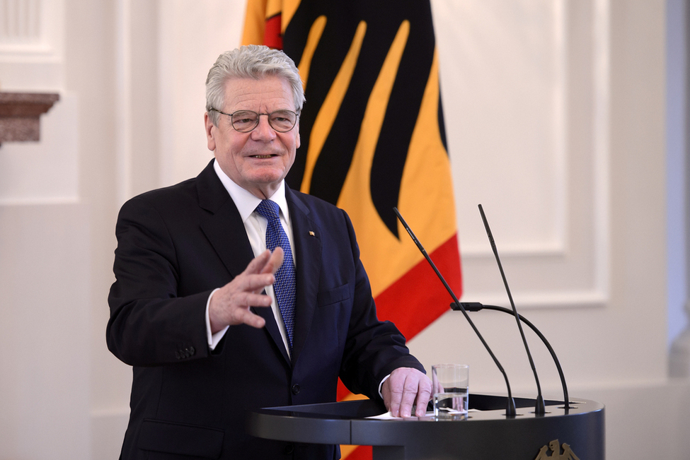 Bundespräsident Joachim Gauck hält eine Rede bei der Ordensverleihung an die Nobelpreisträger Stefan Hell und Thomas Südhof in Schloss Bellevue