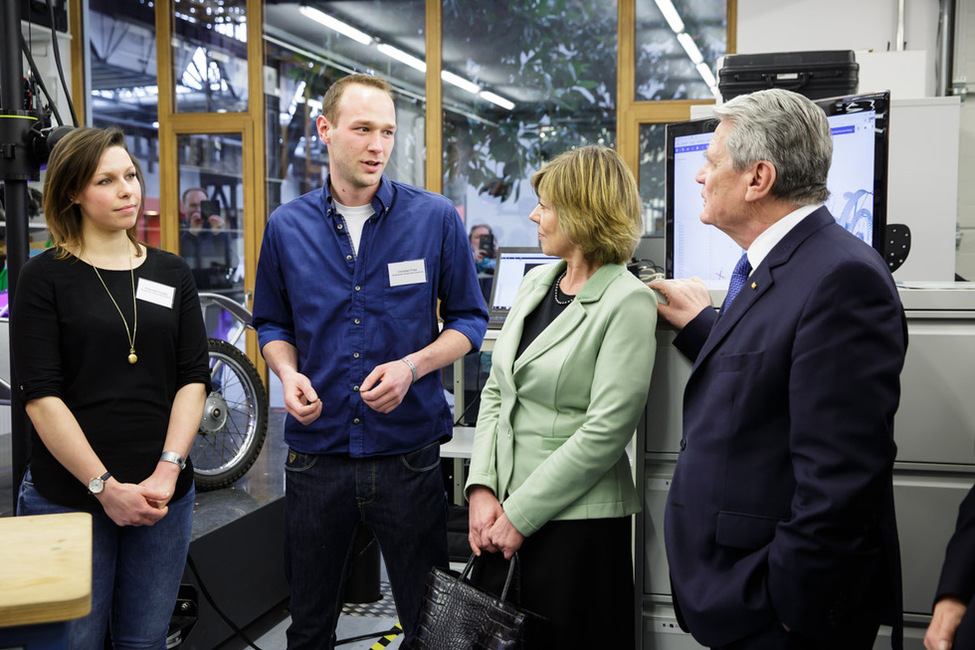 Bundespräsident bei einer Führung durch Labore der Universität Osnabrück – Campus Lingen, anlässlich des Besuchs in der 'Bildungsregion Emsland'