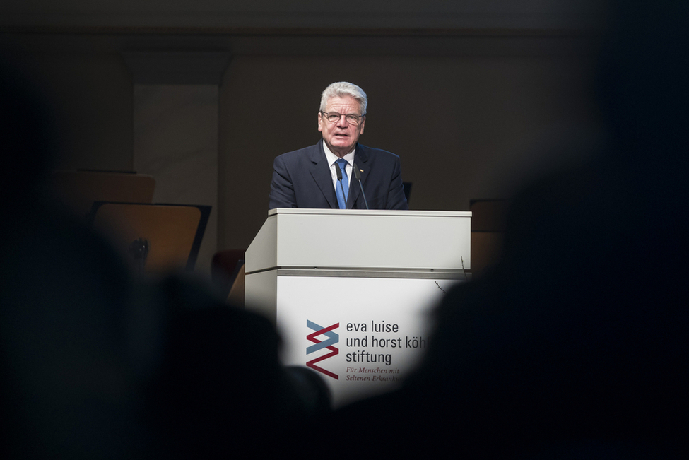 Bundespräsident Joachim Gauck hält eine Ansprache bei einer Matinee anlässlich zehn Jahre Eva Luise und Horst Köhler Stiftung für Menschen mit Seltenen Erkrankungen im Konzerthaus in Berlin