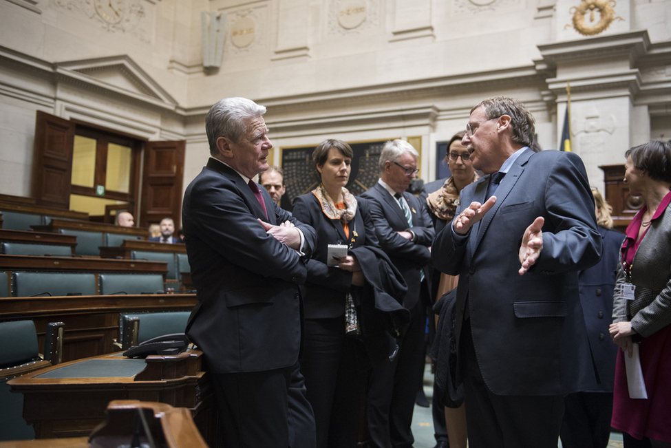 Bundespräsident Joachim Gauck im Gespräch mit dem Präsidenten der belgischen Abgeordnetenkammer, Siegfried Bracke, im belgischen Parlament in Brüssel ein anlässlich seines Staatsbesuchs im Königreich Belgien