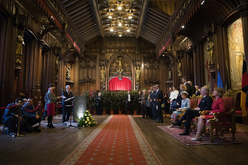 Bundespräsident Joachim Gauck spricht Dankesworte an den Bürgermeister der Stadt Brüssel, Yvan Mayeur, im Rathaus in Brüssel aus anlässlich seines Staatsbesuchs im Königreich Belgien