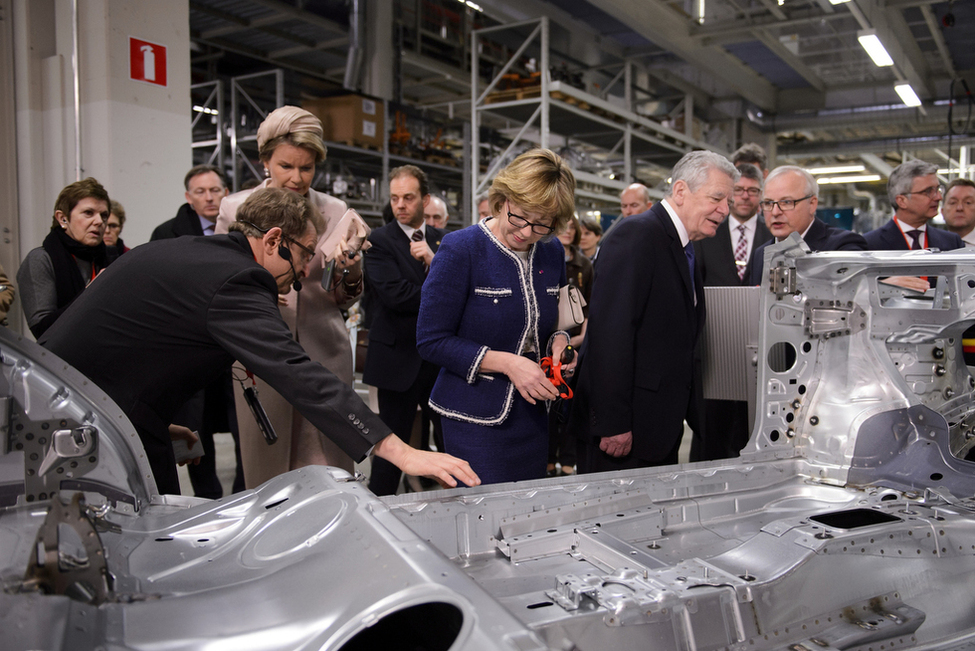 Bundespräsident Joachim Gauck und Daniela Schadt besuchen den Produktionsstandort eines deutschen Autoherstellers in Brüssel beim Staatsbesuch im Königreich Belgien