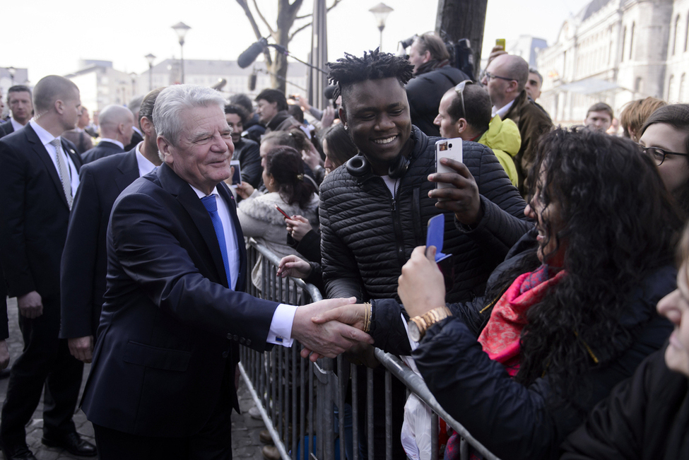 Bundespräsident Joachim Gauck begegnet während seines Staatsbesuchs in Belgien Bürgerinnen und Bürgern in Lüttich