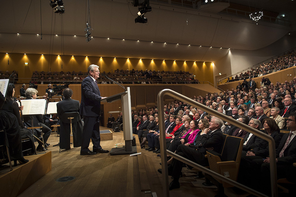 Bundespräsident Joachim Gauck hält eine Ansprache beim Benefizkonzert des Bundespräsidenten zugunsten der Deutschen Hospiz- und PalliativStiftung und dem Hospizverein Bamberg e. V. in der Konzert- und Kongresshalle in Bamberg