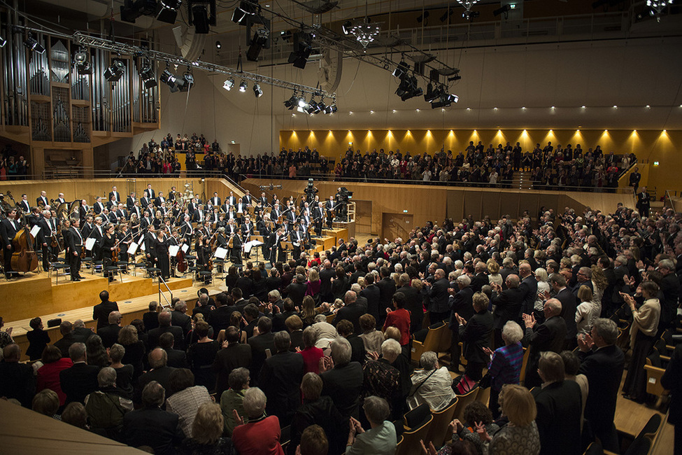 Benefizkonzert des Bundespräsidenten mit den Bamberger Symphonikern der Bayerischen Staatsphilharmonie, unter der Leitung des Chefdirigenten, Jonathan Nott, in der Konzert- und Kongresshalle in Bamberg