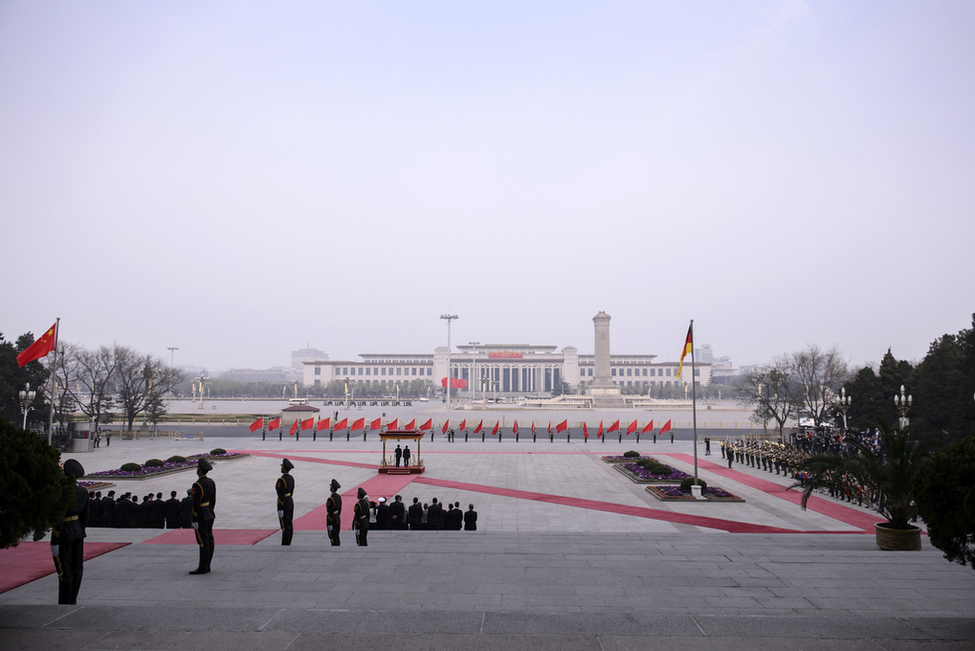 Bundespräsident Joachim Gauck wird mit militärischen Ehren von Staatspräsident XI Jinping in Peking begrüßt anlässlich des Staatsbesuchs in der Volksrepublik China 