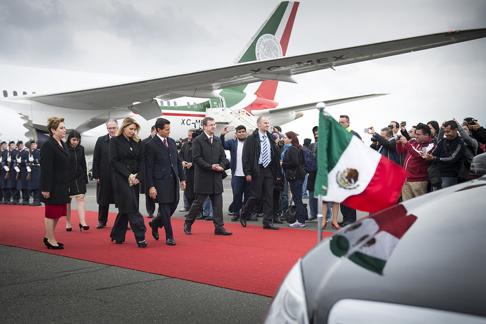 Ankunft von Enrique Peña Nieto und seiner Ehefrau, Angélica Rivera de Peña, am militärischen Teil von Flughafen Tegel anlässlich des Staatsbesuchs des Präsidenten der Vereinigten Mexikanischen Staaten in Deutschland 