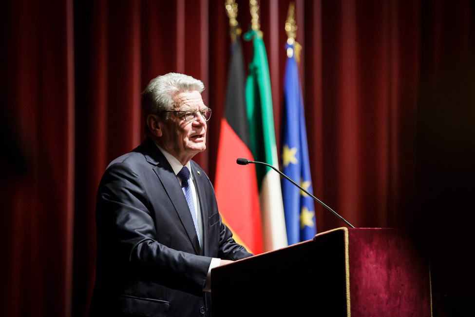 Bundespräsident Joachim Gauck hält eine Rede im Theatersaal des Teatro Regio in Turin anlässlich des Italienisch-Deutschen Dialogforums 2016