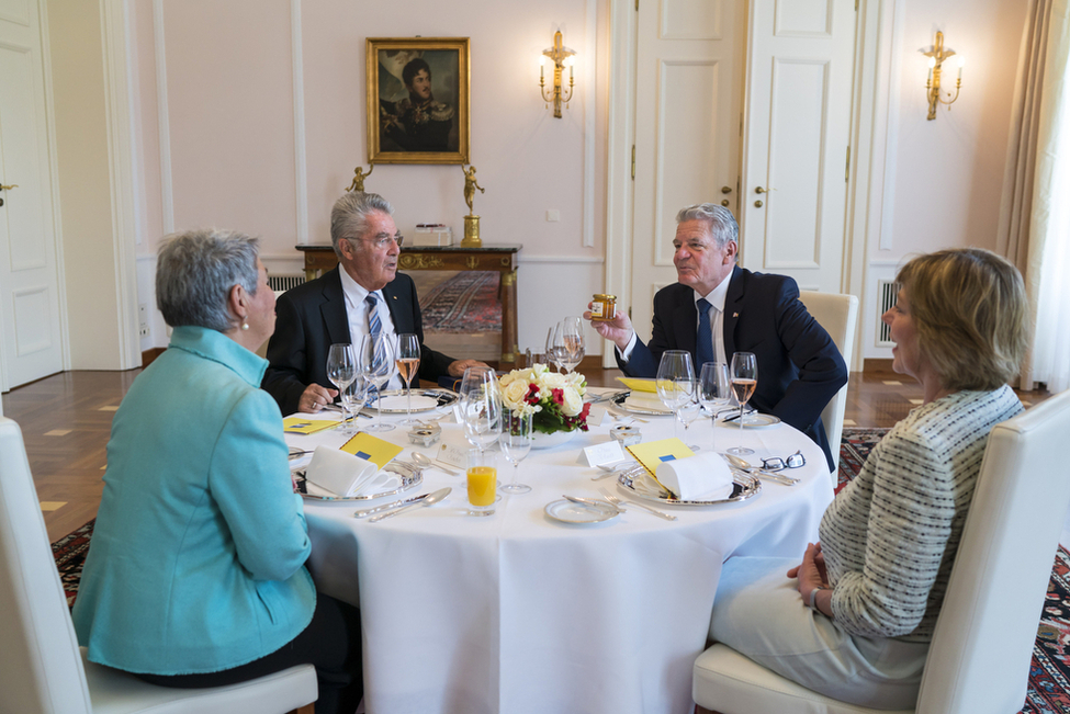 Bundespräsident Joachim Gauck und Daniela Schadt beim Mittagessen zu Ehren des Bundespräsidenten der Republik Österreich, Heinz Fischer, und seiner Ehefrau Margit Fischer im Salon Luise von Schloss Bellevue