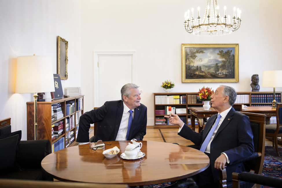 Bundespräsident Joachim Gauck beim Gespräch mit dem portugiesischen Präsidenten, Marcelo Rebelo de Sousa, im Amtszimmer von Schloss Bellevue anlässlich seines Antrittsbesuches