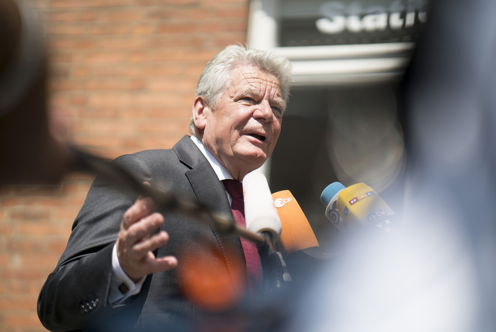 Bundespräsident Joachim Gauck bei einer Begegnung mit der Presse nach seinem Besuch des Behandlungszentrums für Folteropfer e. V. in Berlin