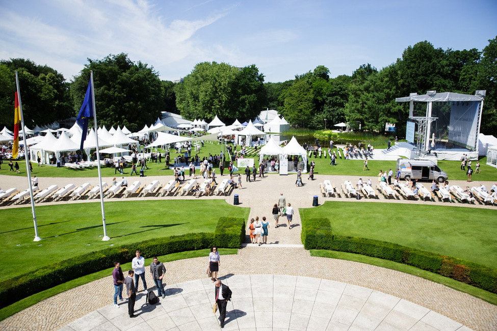 Blick in den Park von Schloss Bellevue bei der Woche der Umwelt 2016 