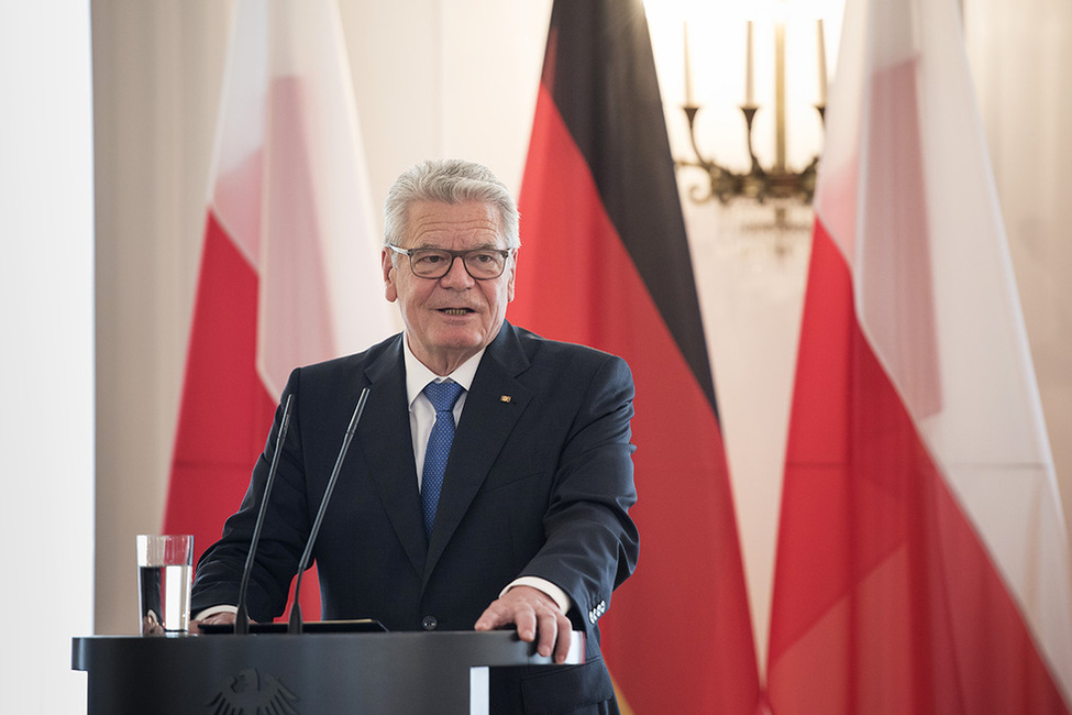 Bundespräsident Joachim Gauck hält eine Rede im Großen Saal von Schloss Bellevue zum 25. Jahrestag des deutsch-polnischen Nachbarschaftsvertrags
