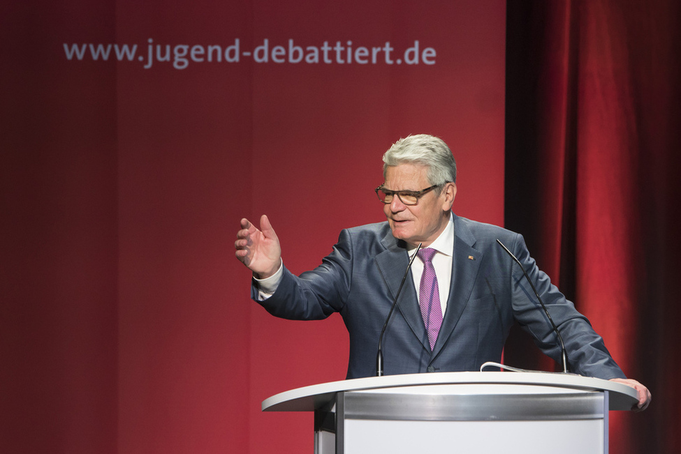 Bundespräsident Joachim Gauck hält eine Ansprache beim Bundesfinale Jugend debattiert 2016 im Humboldtsaal an der Urania in Berlin 