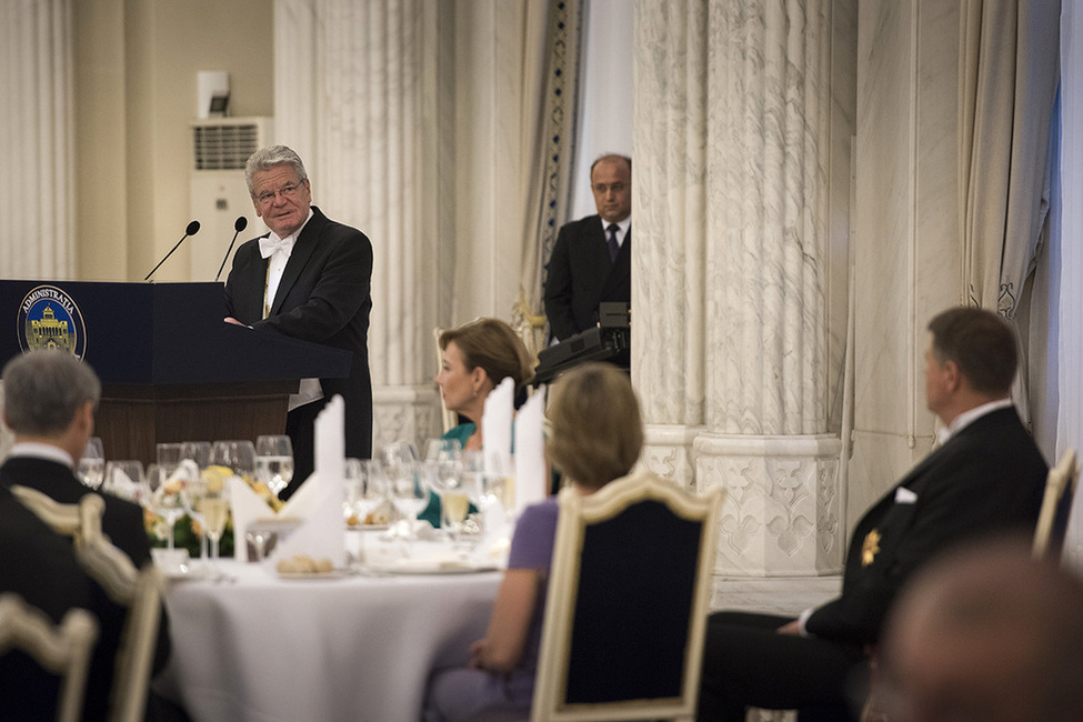 Bundespräsident Joachim Gauck hält eine Rede beim Abendessen gegeben vom Präsidenten von Rumänien im Bankettsaal des Präsidentenpalasts Cotroceni anlässlich der Reise nach Rumänien 